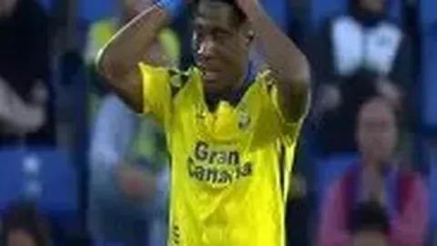 《德甲独家预测：格雷茨卡未来夏窗动向揭秘，转会传闻再起波澜！》